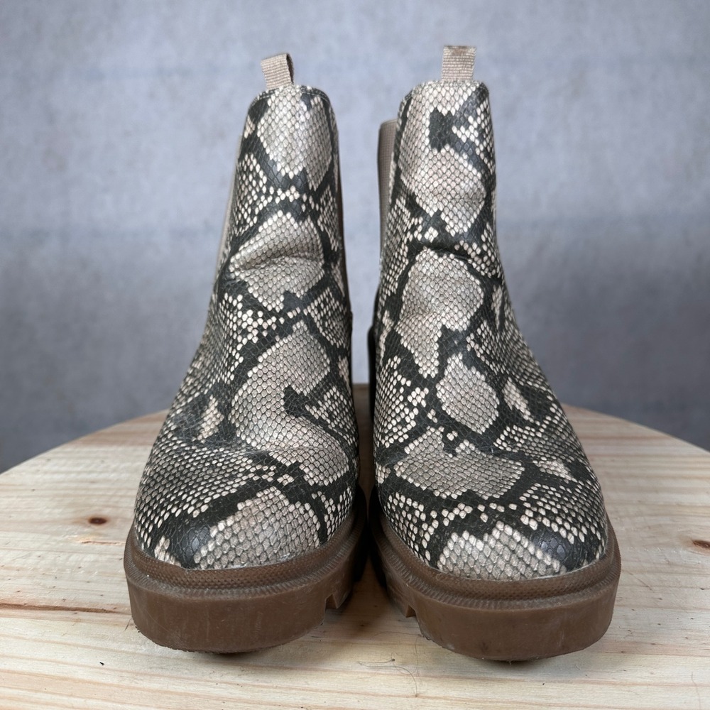 Universal Thread Snakeskin Print Chelsea Boots Women Size 11 Grey Good Lug Sole - Picture 2 of 15